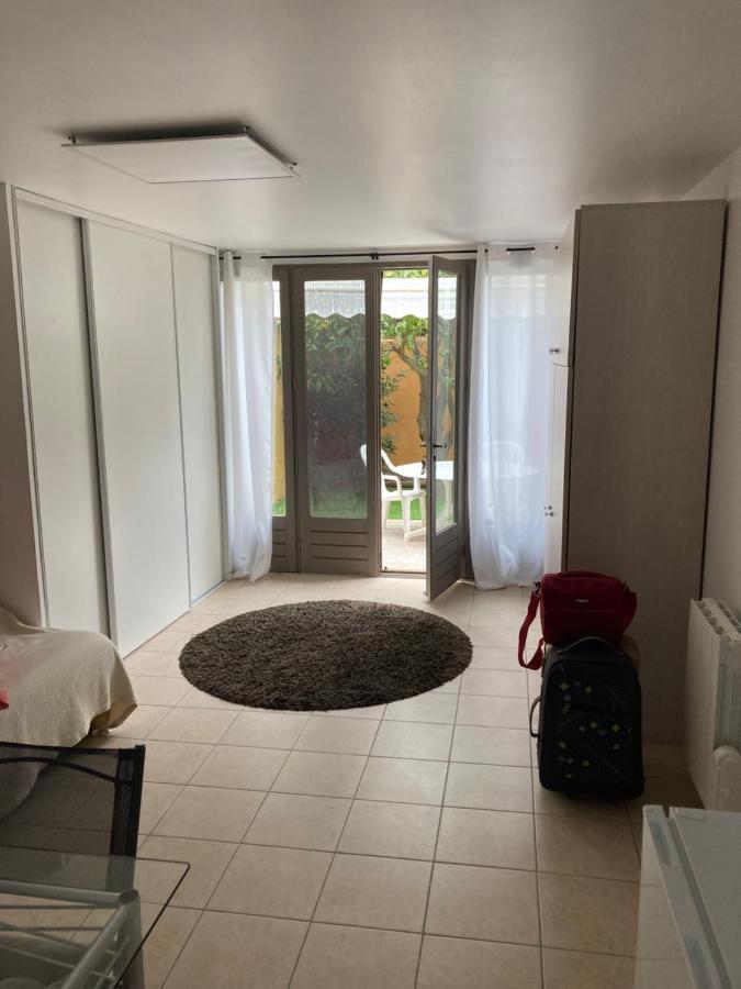 Studio Pied Dans L Eau La Londe-les-Maures Bagian luar foto